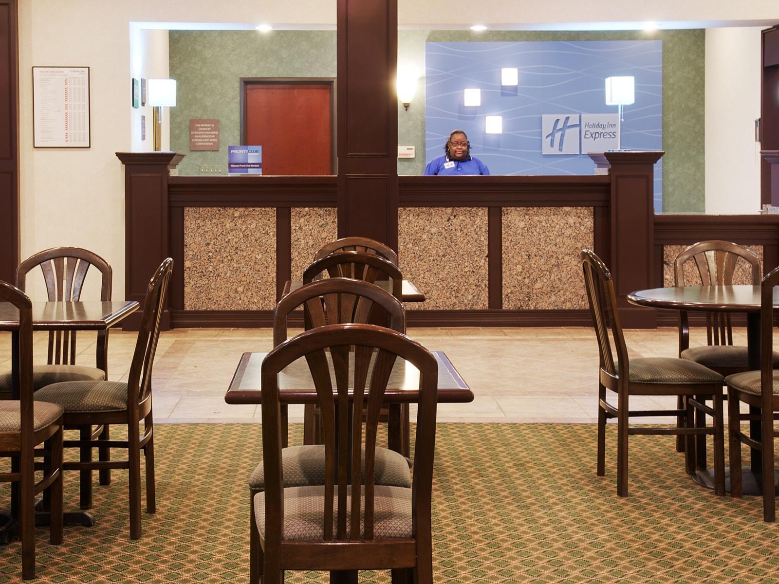 Holiday Inn Express Hotel & Suites Livingston Exterior photo