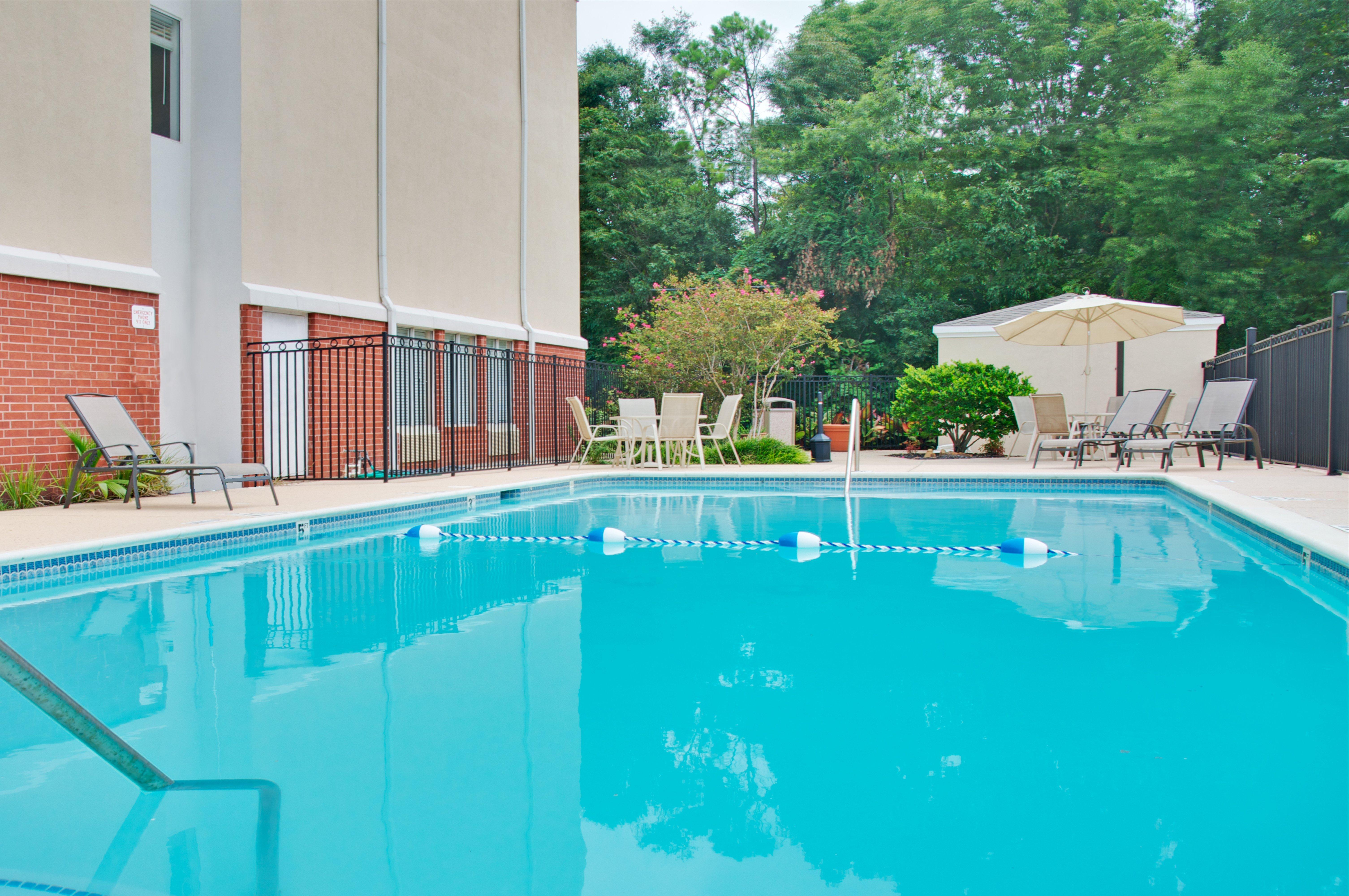 Holiday Inn Express Hotel & Suites Livingston Exterior photo