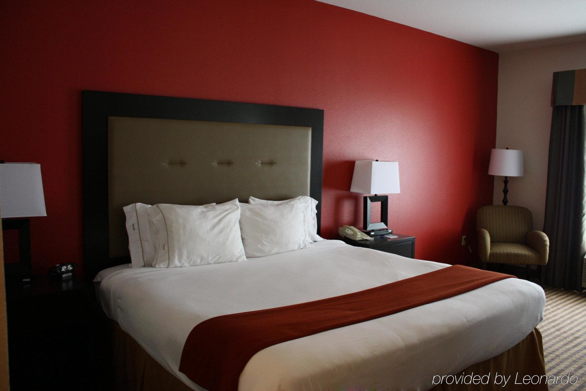 Holiday Inn Express Hotel & Suites Livingston Exterior photo