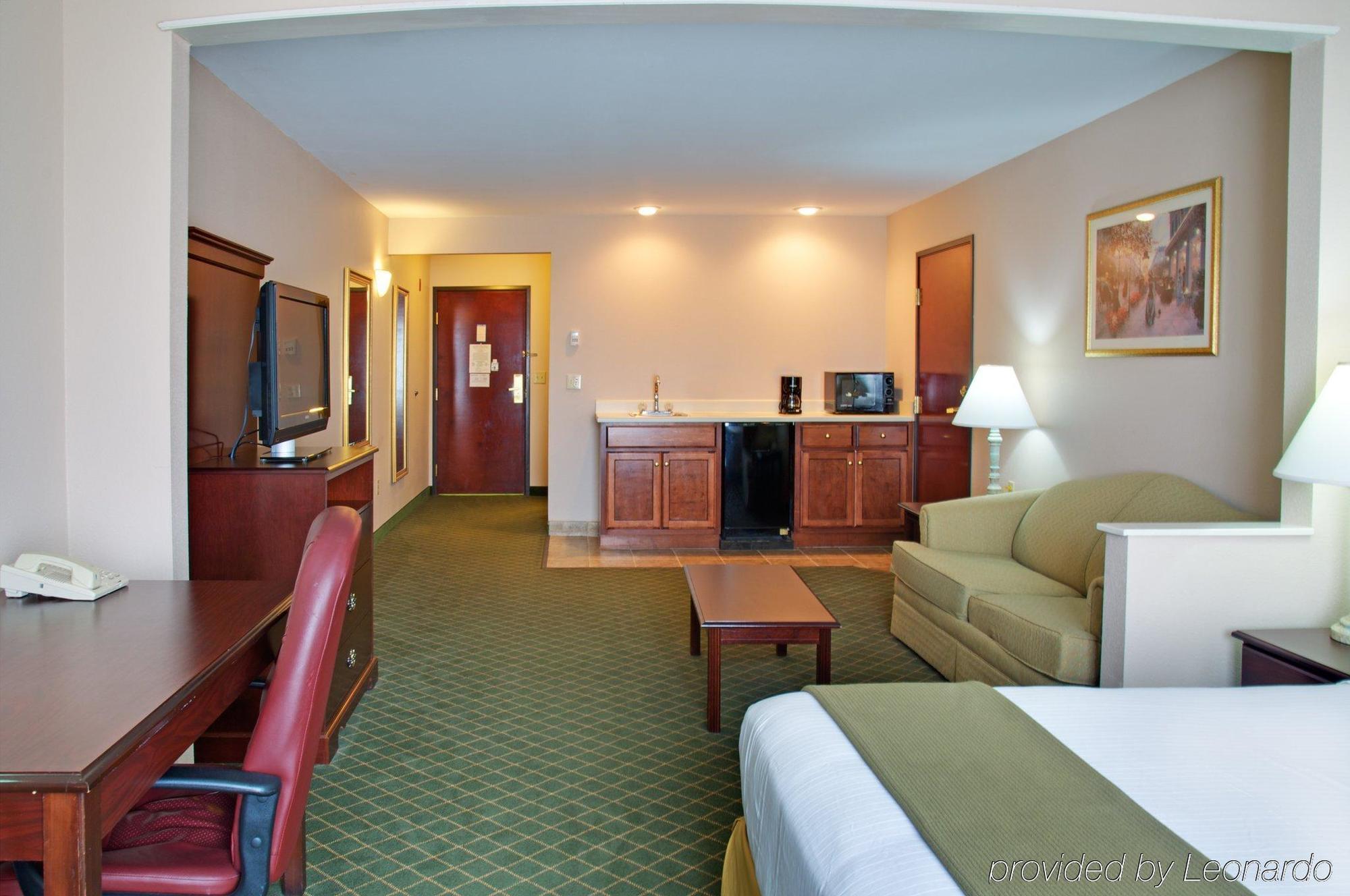 Holiday Inn Express Hotel & Suites Livingston Exterior photo