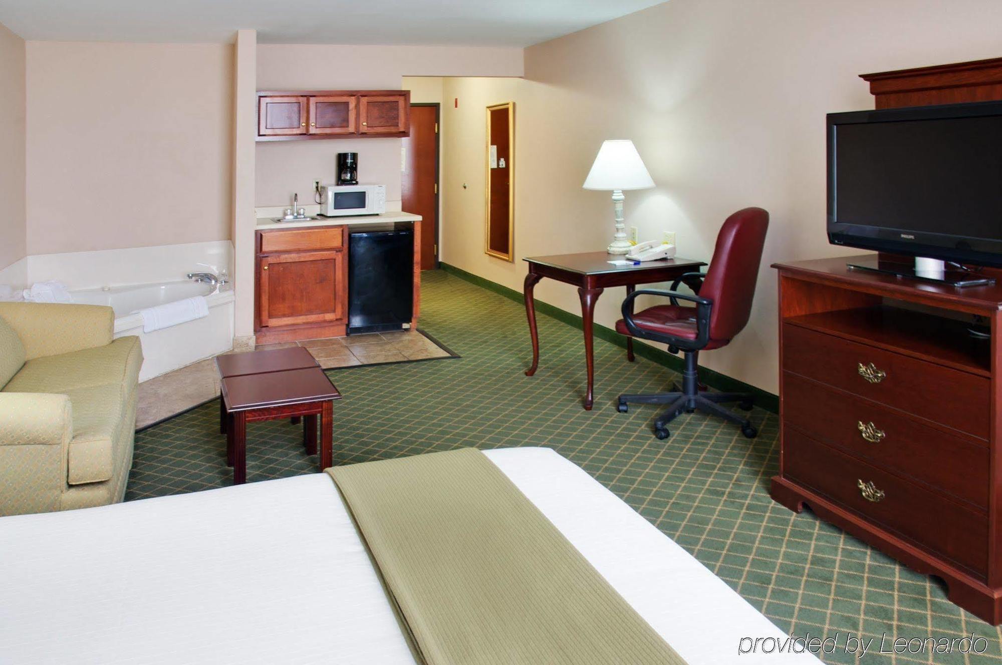 Holiday Inn Express Hotel & Suites Livingston Room photo
